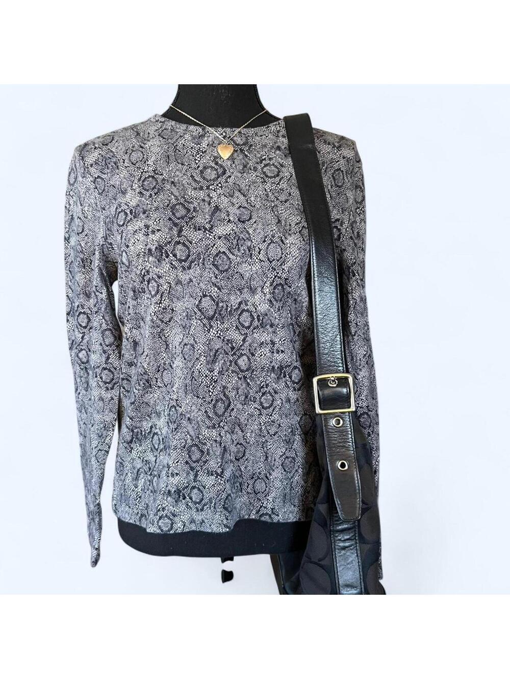 Jones New York snake print long sleeve top size medium